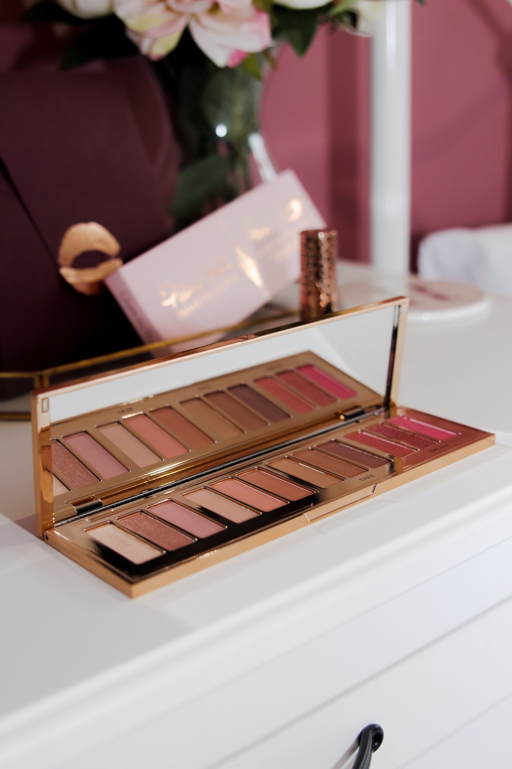 アイシャドウ Pillow Talk Instant Eye Palette sddefault.jpg